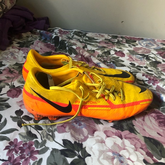 Soccer cleat - Picture 3 of 3